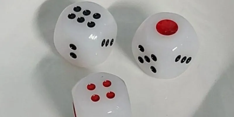 Chú ý âm thanh xúc xắc trong bát